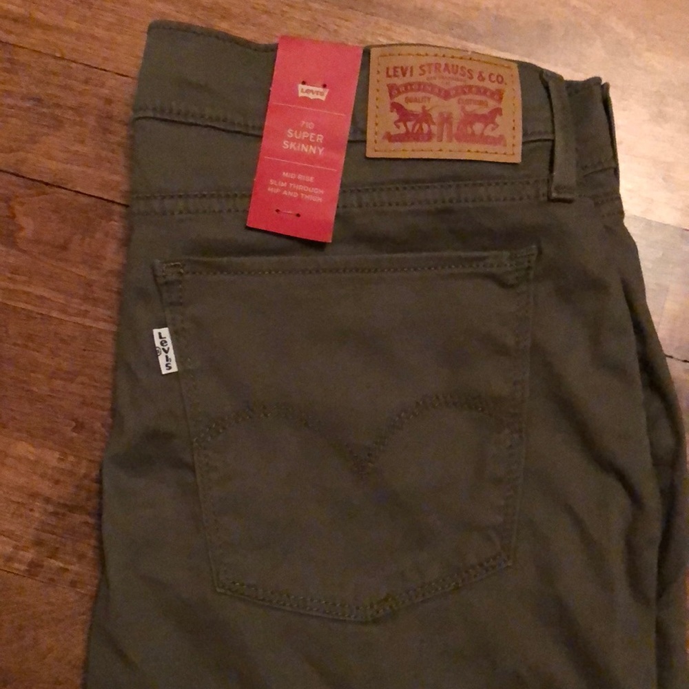 NWT Levi Green Super Skinny Jeans size 14
